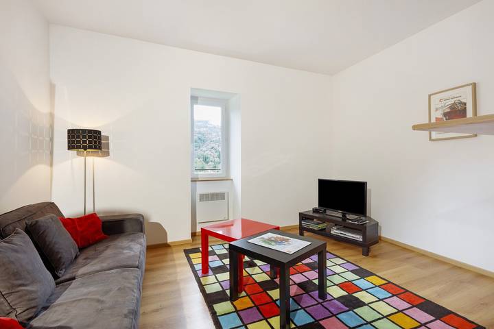 Appartamento intero, Petit Gîte con terrazza privata, vista montagna e piscina in comune in Saint-Jean-du-Gard, Cevenne