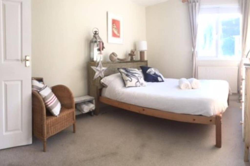 Entire apartment, Fabulous Beach Pad Just 20 Paces From The Sea in Mawgan Porth, Cornwall