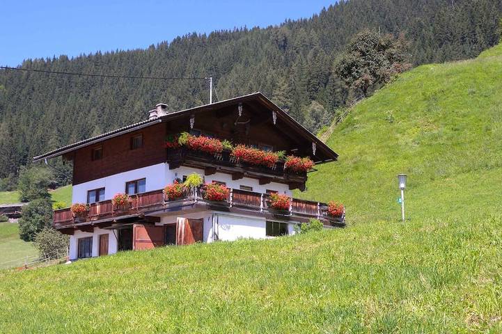 Ferienwohnung für 6 Personen, mit Balkon/Terrasse und Terrasse sowie Garten