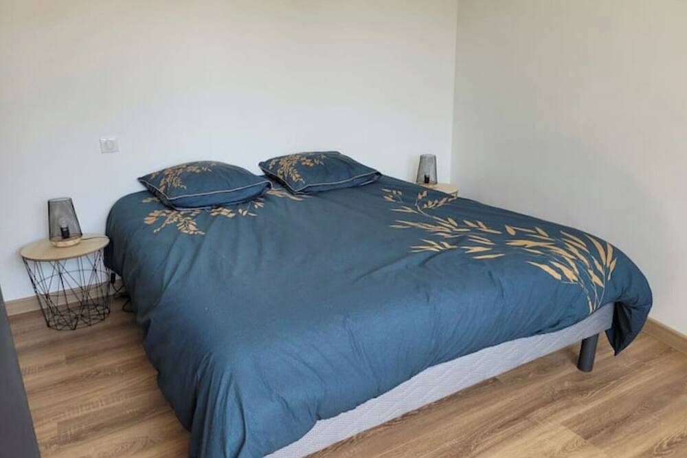 Maison Familiale Avec Spa Proche mer et Commodités in Trélévern, Rosa Granitküste