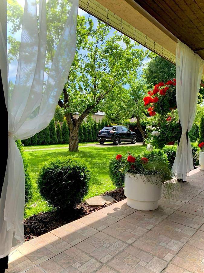 Ferienwohnung für 4 Personen, mit Terrasse und Garten sowie Ausblick in Jurmala