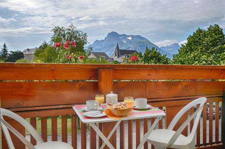 Hôtel pour 2 personnes, avec vue ainsi que piscine et jardin à La Mure
