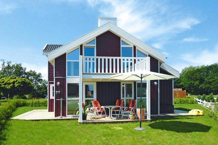 Ferienhaus für 4 Personen, mit Balkon und Whirlpool sowie Terrasse und Sauna am Dümmer See (Mecklenburg-Vorpommern)