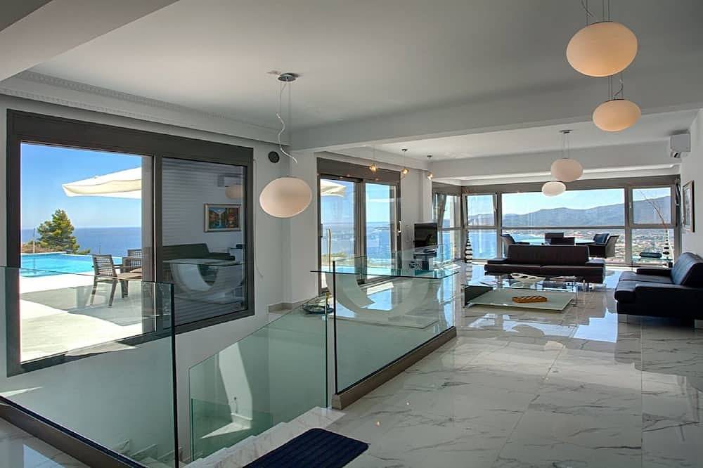 Villa mit Privatpool und atemberaubendem Blick aufs Meer und auf den Berg Athos in Sarti, Sithonia Halbinsel