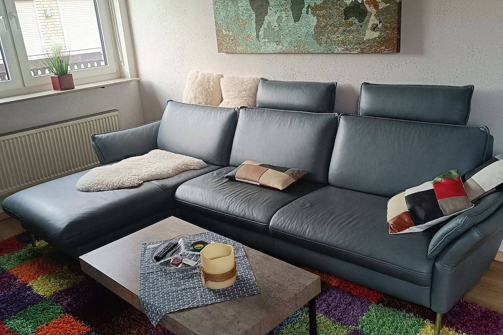 Ganze Wohnung, Neu renovierte 85 qm Nähe Veltins Arena, Cranger Kirmes, Zeche Zollverein in Herten, Kreis Recklinghausen