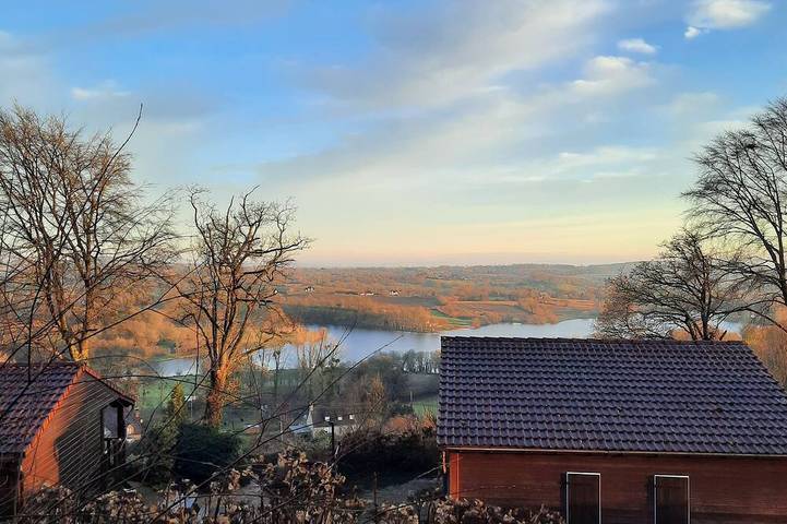 Chalet pour 7 personnes, avec terrasse ainsi que jardin et piscine, animaux acceptés