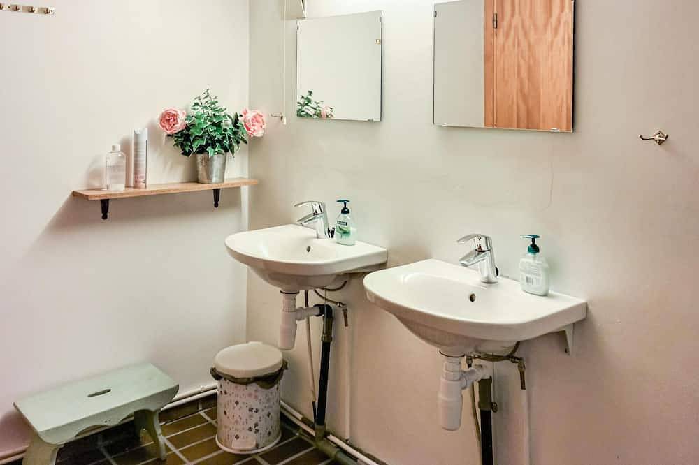 Cozy home in Vråliosen in Vråvatn, Kviteseid