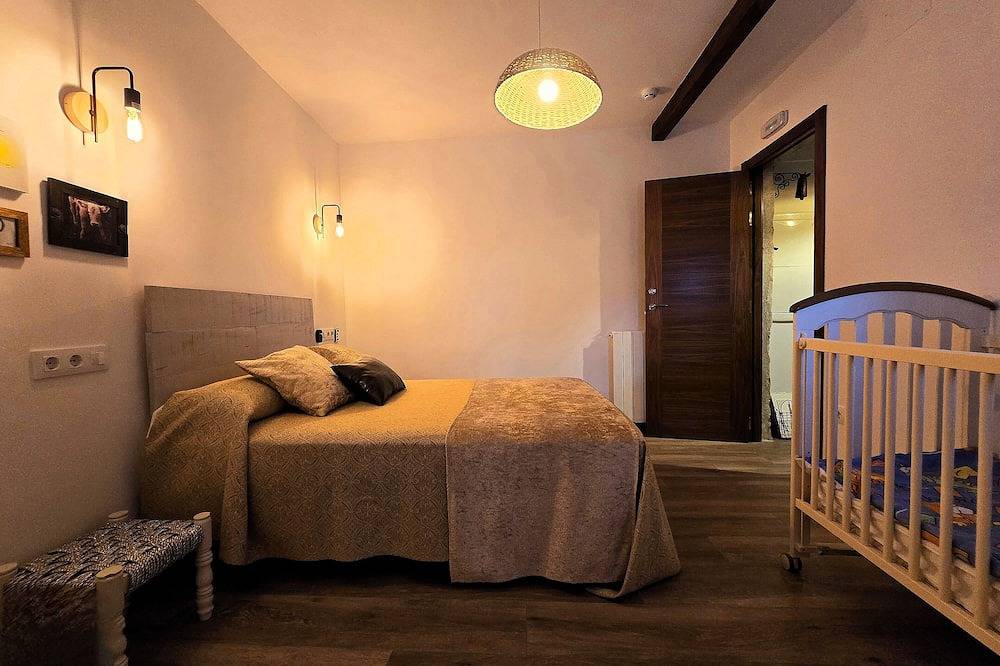1h from Madrid wifi, bbc Private bathroom in Bedrooms Entre Acebedas rural house in Revenga, Segovia