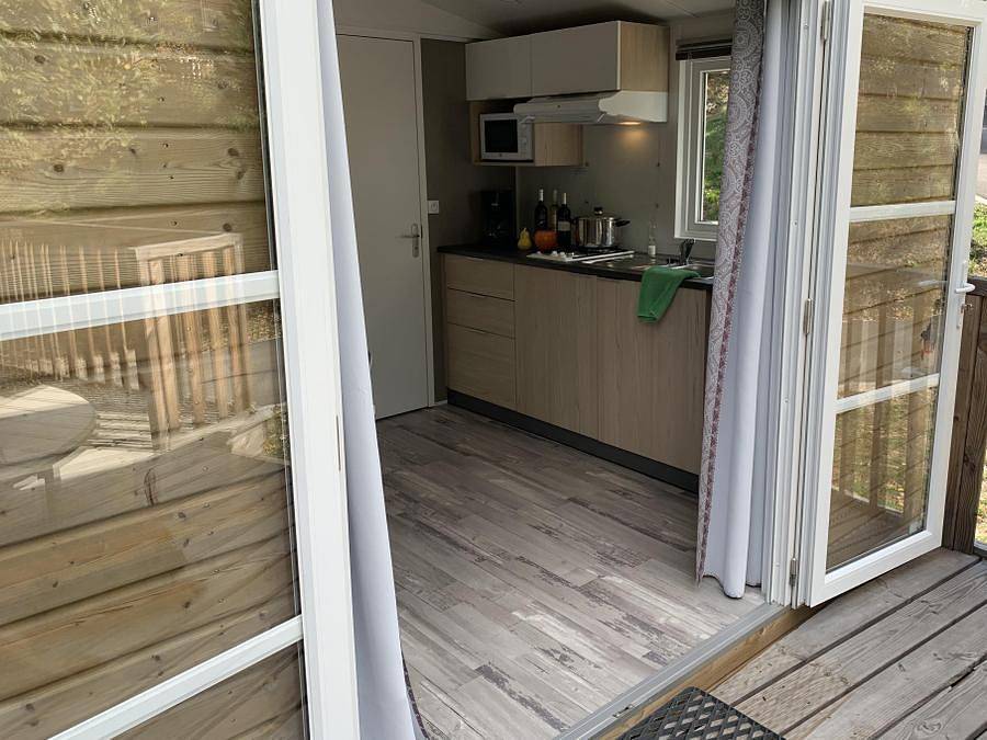 Camping Le Mas des Sédariès - Mobilheim 2 personen - Tiny house Chalet 1 Schlafzimmer und eine Schlafcouch im Wohnzimmer, 4 Personen in Villefort, Cevennen
