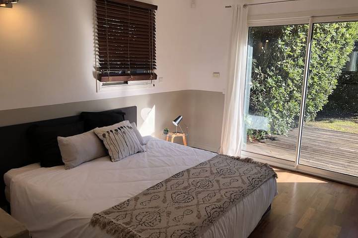 Grande Villa 320m2,entièrement climatisée,piscine chauffée,jardin clos de 5000m2 in Sainte-Lucie de Porto-Vecchio, Zonza