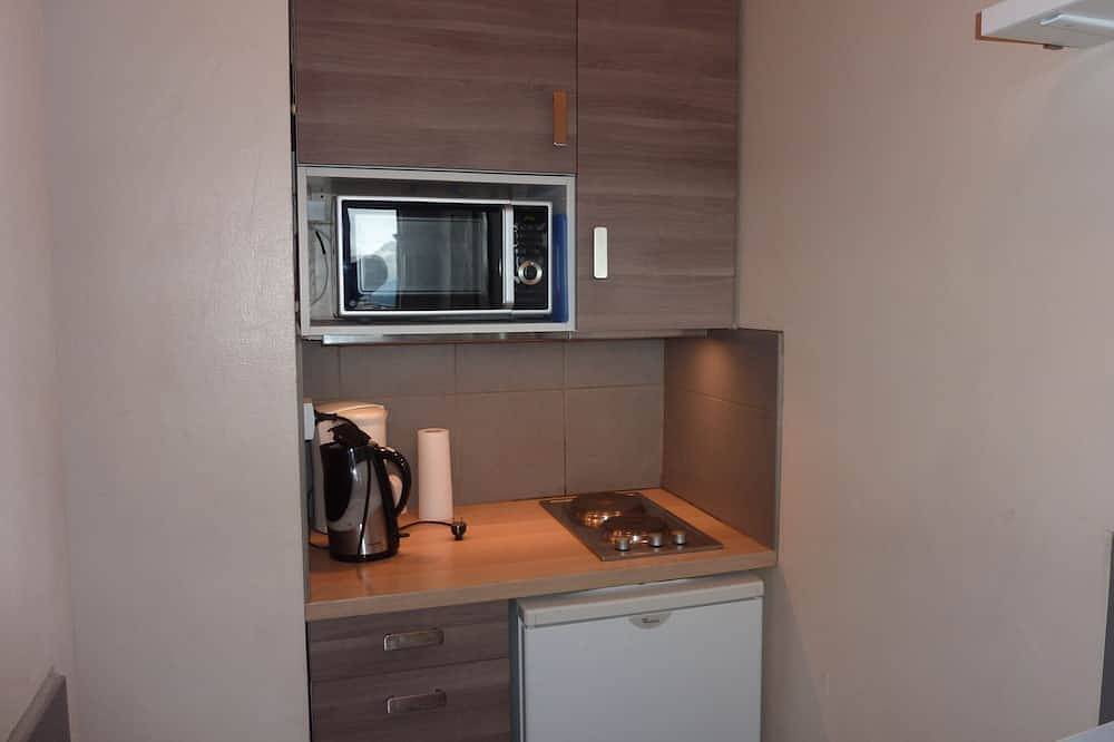 Entire apartment, Apartment 4-5 sleeps, with mezzanine. Unobstructed view due West, Wifi in Morzine, Les Portes du Soleil