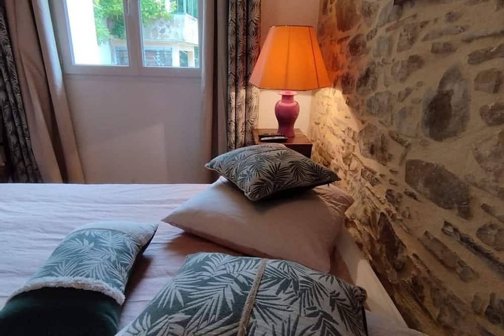 Gite en pierres apparentes, isolé au cœur du vignoble, proche de la rivière in Cessenon-sur-Orb, Région de Béziers