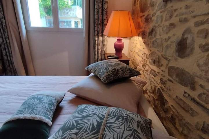 Gite en pierres apparentes, isolé au cœur du vignoble, proche de la rivière in Cessenon-sur-Orb, Région de Béziers