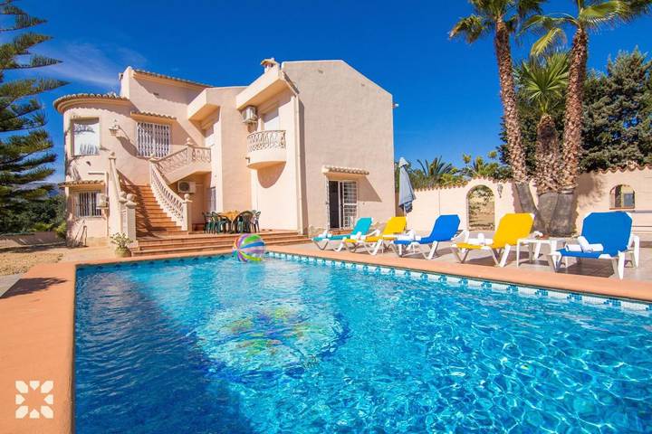 Chalet para 9 personas, con piscina además de terraza y jardín, Se admiten mascotas - 1