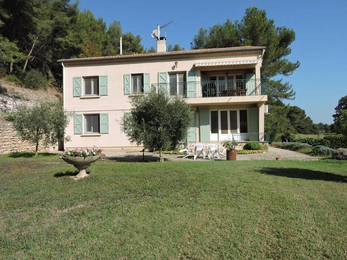 Location de vacances pour 12 personnes, avec jardin et piscine à Cornillon-Confoux - 2