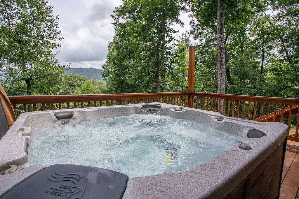 Spacious Log Home with Ev Charger in Blue Ridge Parkway, Valle Crucis
