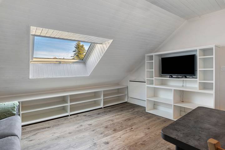 Entire studio, Studio 'Sous les Toits du Vercors' with Cozy, Bright Atmosphere in Villard-de-Lans, Parc naturel régional du Vercors