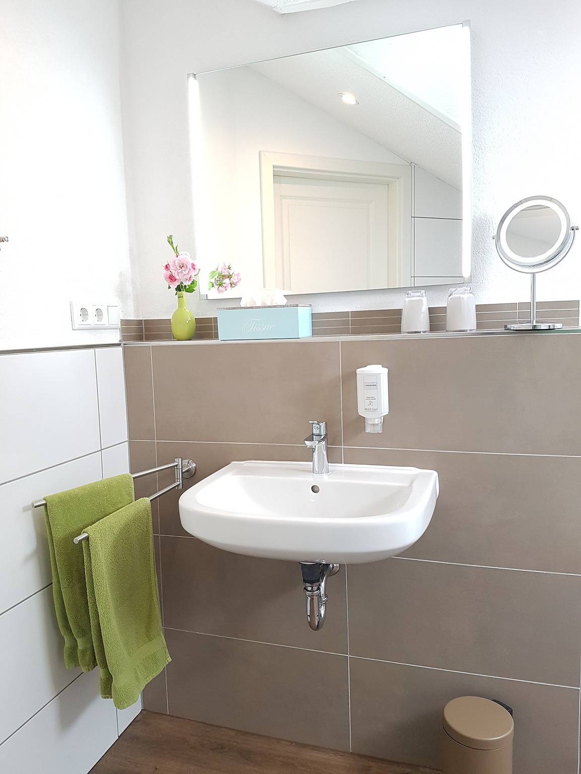 Ganze Wohnung, Doppelzimmer waldblick ca. 20qm dusche/wc in Möhnesee, Kreis Soest