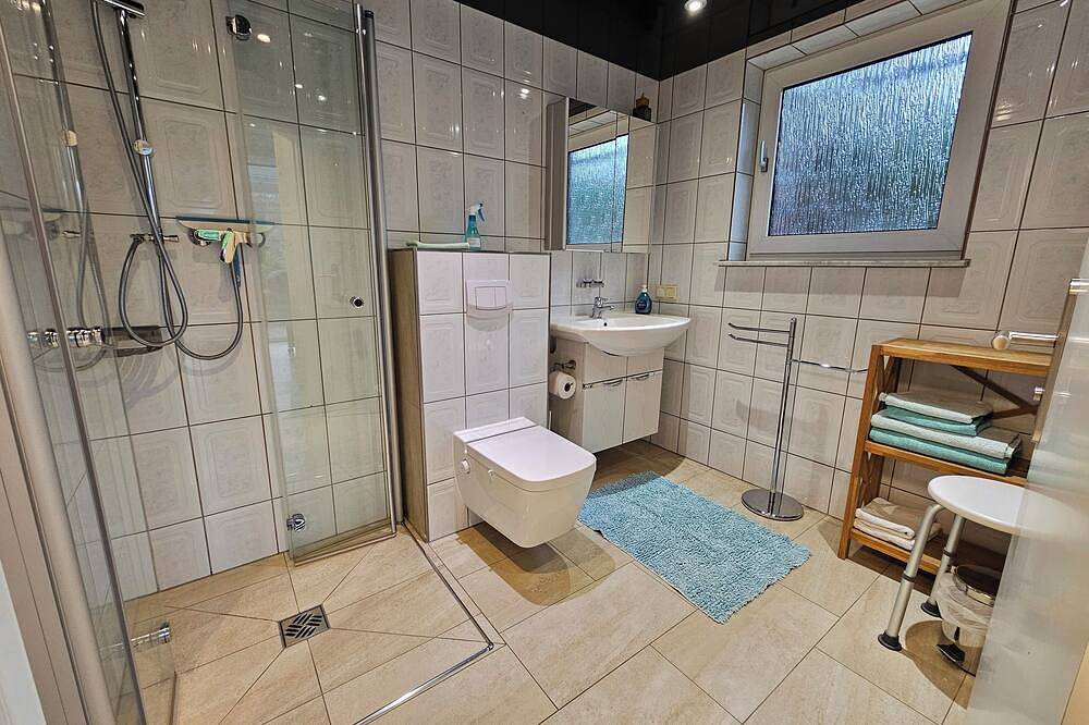 Ganze Wohnung, Das blaue Haus  Ferienwohnungen, Balkon, Pool, Gartenanlage, Massagen, Friseur in Pleisweiler-Oberhofen, Südliche Weinstraße
