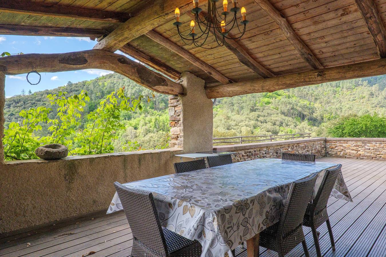 Maison de vacances « La Guaribote » : vue montagne, terrasse privée et Wi-Fi in Beaumont (Ardèche), Parc naturel régional des Monts d'Ardèche