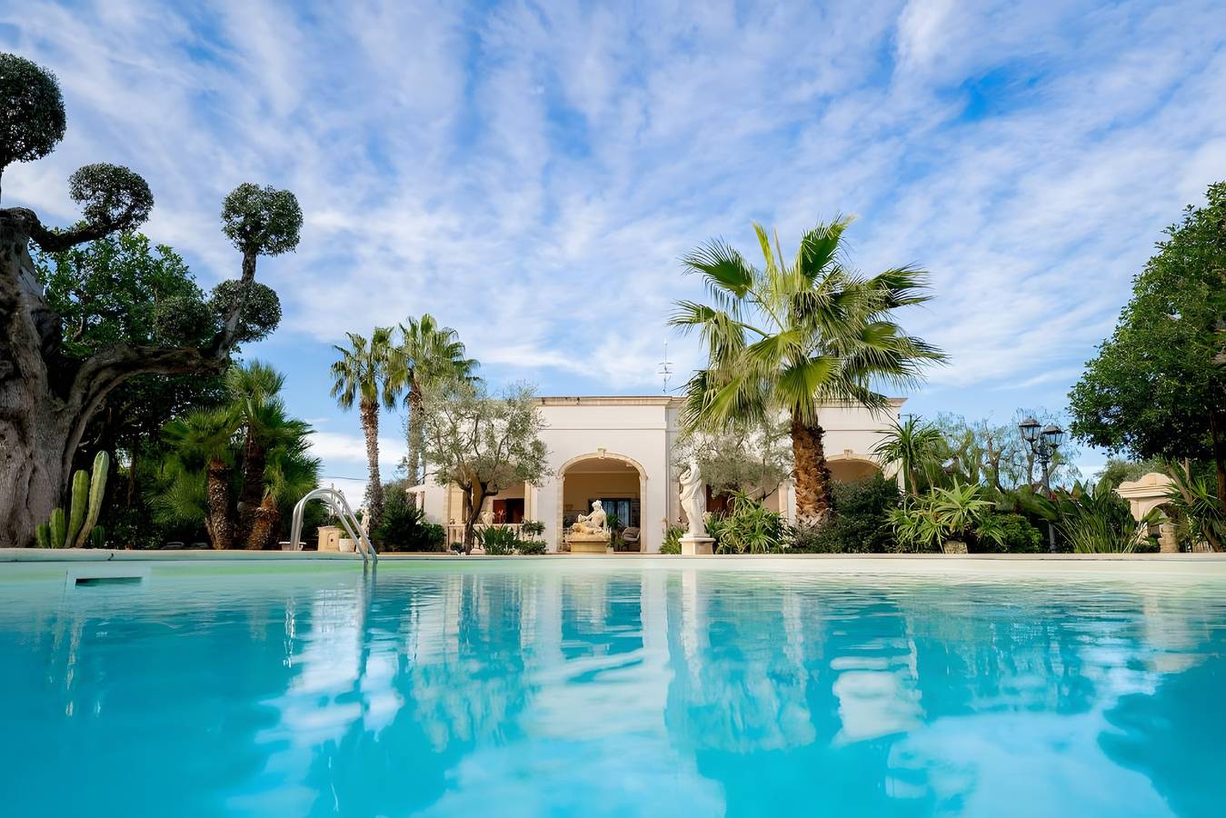 Appartamento 'Villa Tonia - Stanza Tulipano' con terrazza privata, Wi-Fi e aria condizionata in Fasano, Salento