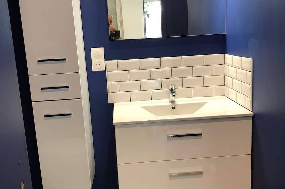 Entire apartment, Appartement Calme in Saint-Amand-les-Eaux, Valenciennes region