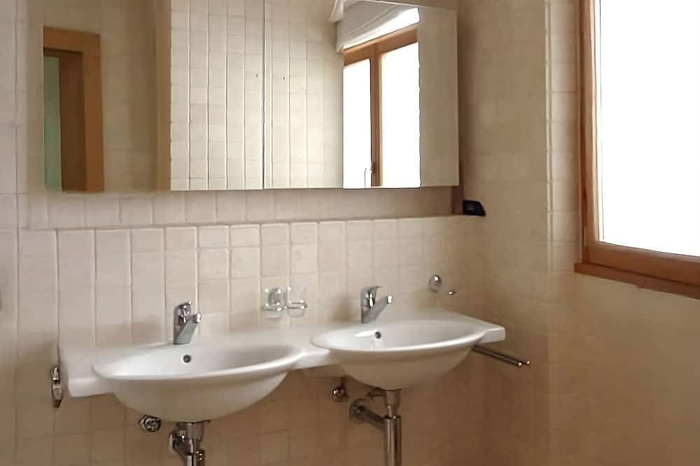 Ganze Wohnung, Luxuriöses 4-Bett-Apartment, Panoramablick auf die Berge, 5 * Spa-Einrichtungen - 8 Personen in Château-d' Oex, Westalpen