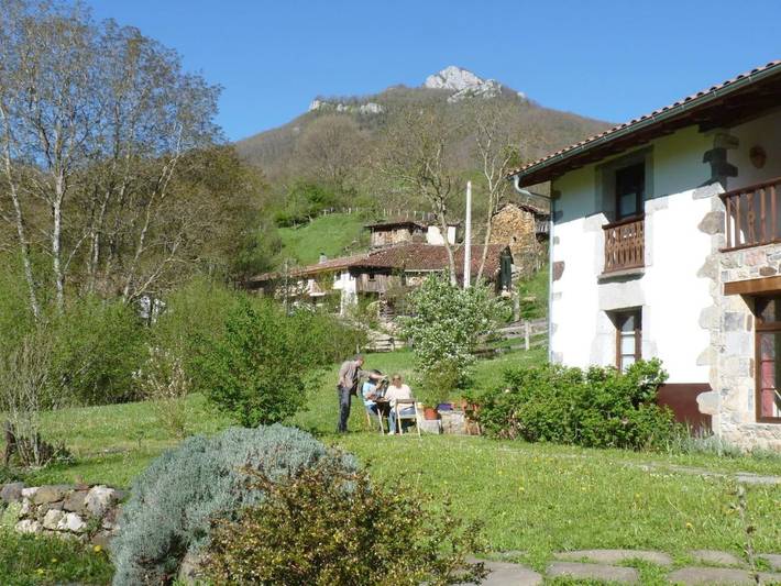 Pousadas e b&b para 3 pessoas, com Terraço e Jardim e ainda Vista em Astúrias Região