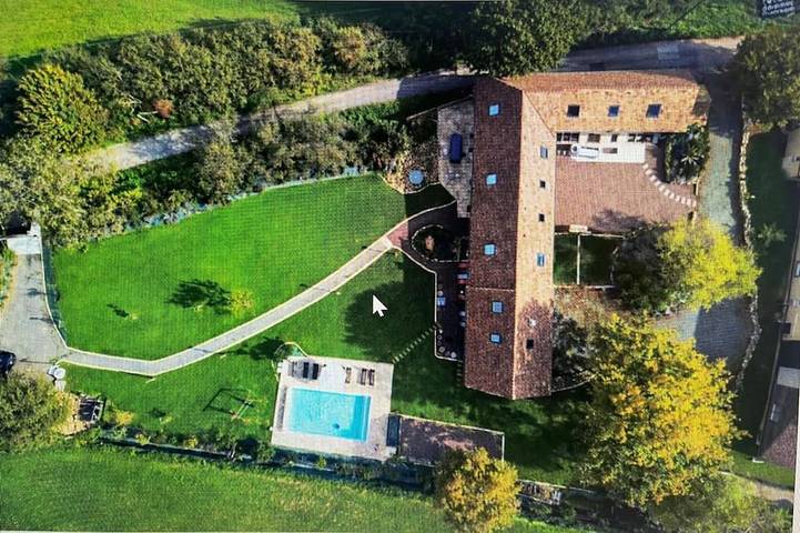 Gîte pour 15 personnes, avec jardin et jacuzzi