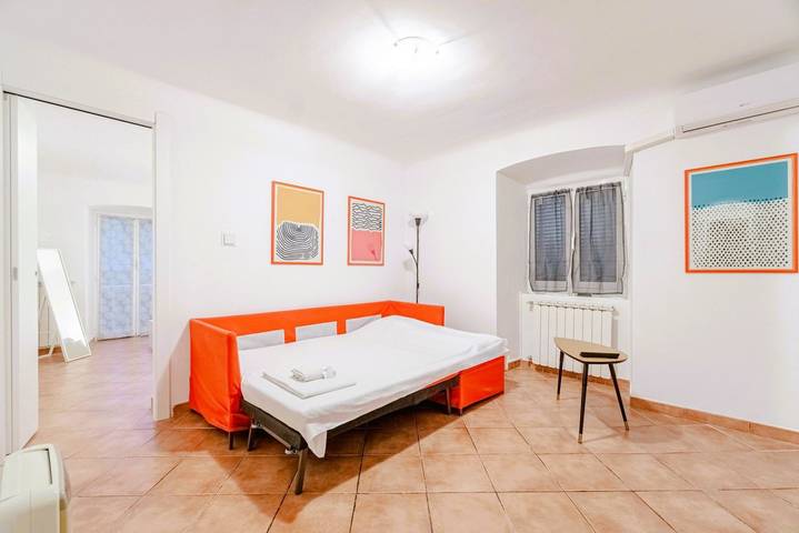 Appartamento intero, GuestHost - Cozy Retreat Near Historic Center in Genova (Città), Genoa