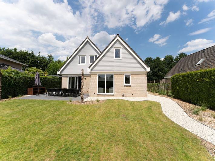 Vakantiehuis voor 12 personen, with terras and tuin as well as zwembad and sauna in Flevoland