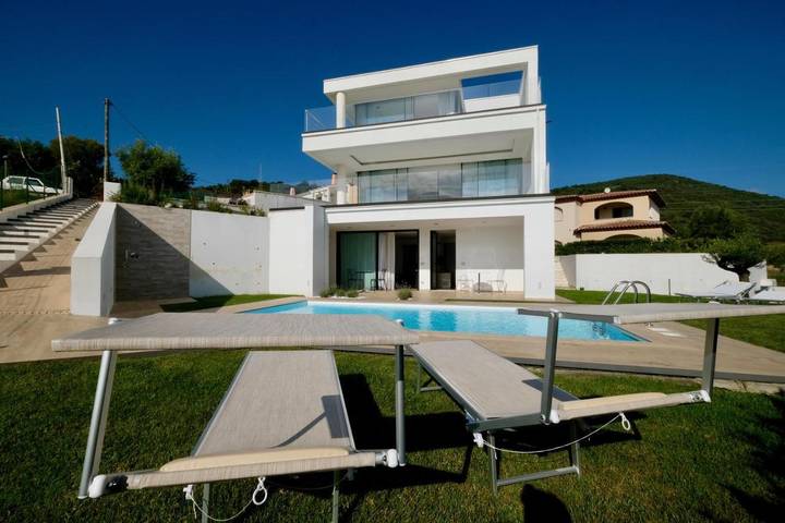 Chambre d’hôte pour 2 personnes, avec piscine ainsi que vue et jardin à San Teodoro