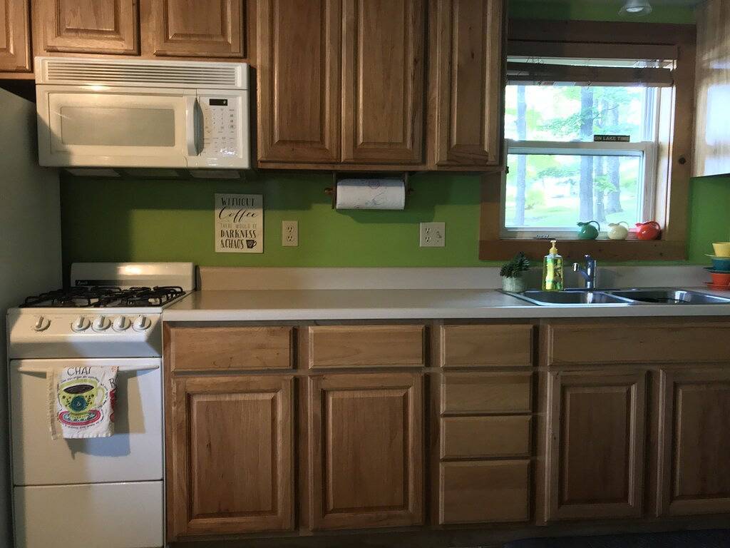 Ganze Wohnung, Adorable Studio Cottage on Beautiful Thayer Lake!! in Torch Lake