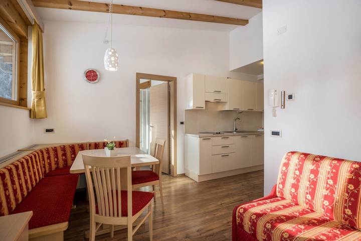 Hel enrumslägenhet, Runcac - Holiday Apartment Gomina with Mountain View, Wi-Fi & Balcony in San Vigilio di Marebbe, Enneberg