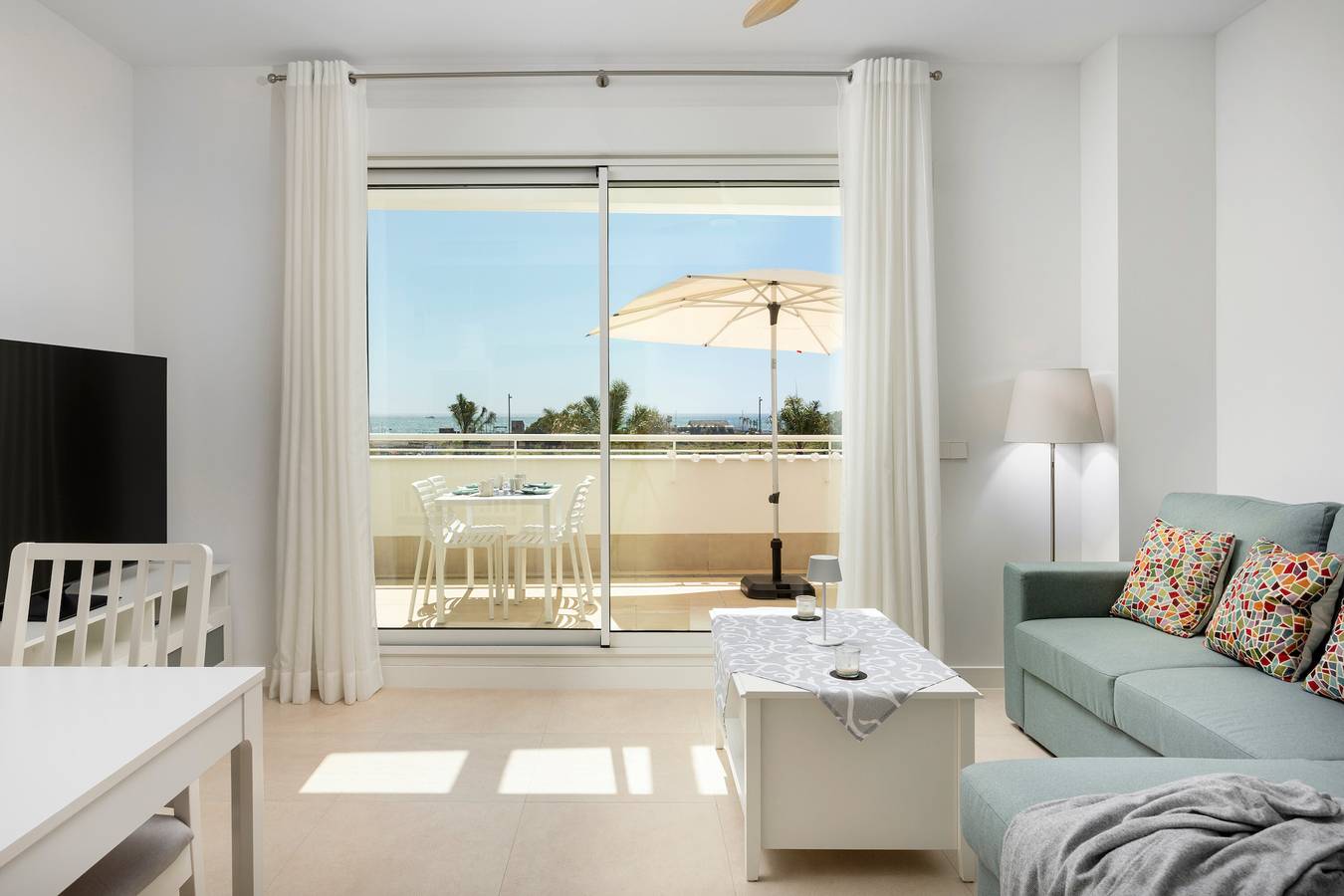 Appartement entier, Appartement 'Horus 051' avec vue sur la mer, Wi-Fi et climatisation in Torre del Mar, Costa del Sol