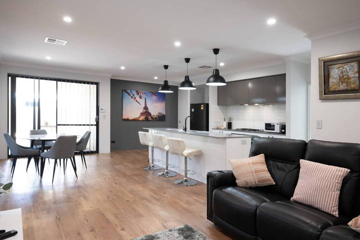 Holiday home for 8 people, with hot tub in Perth