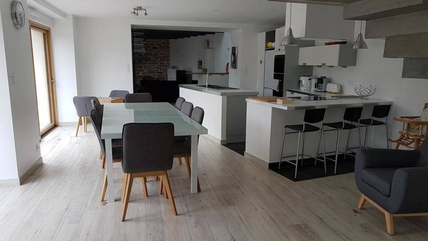 Location de vacances pour 12 personnes, avec piscine ainsi que vue et jardin à Baud (mesure) - 4