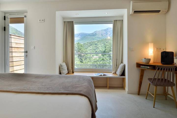 Hôtel pour 2 personnes, avec vue et sauna ainsi que piscine et jardin à Bastelica