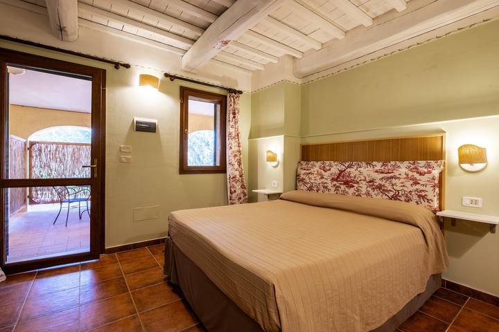 Farmhouse "Rosaspina - Appartamento 2" with Shared Pool & Shared Garden in Capalbio, Grosseto Provinsen