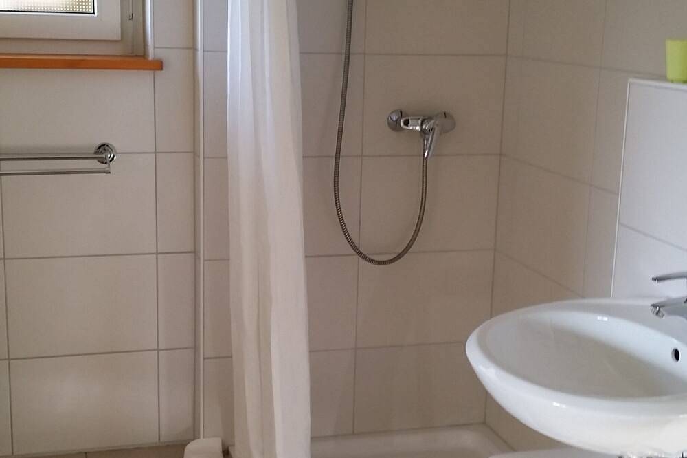 Ganze Wohnung, Ferienhof Rothenberg Appartement 2 hell, inmitten der Natur, freie Sicht in Oberzent, Odenwaldkreis