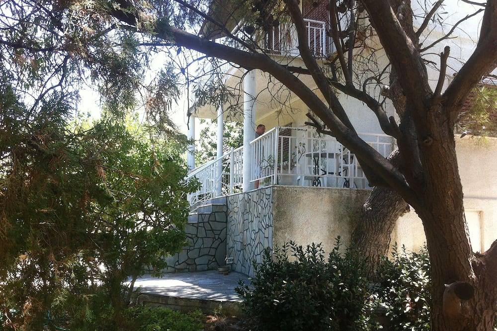 Countryhouse at East Attiki coast in Porto Rafti, Markopoulo-Mesogaia