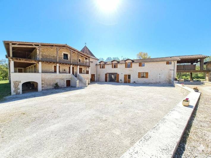 Chambre d’hôte pour 2 personnes, avec vue et piscine ainsi que terrasse et jardin, animaux acceptés à Bourdeilles - 2