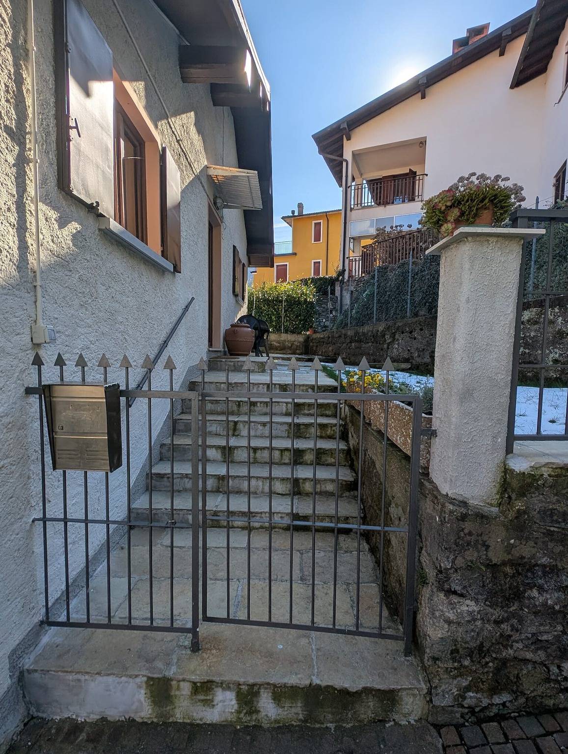 Appartement entier, Appartement « La Casetta » avec jardin privé, balcon et Wi-Fi in Marzio, Lac de Lugano (Lombardie)