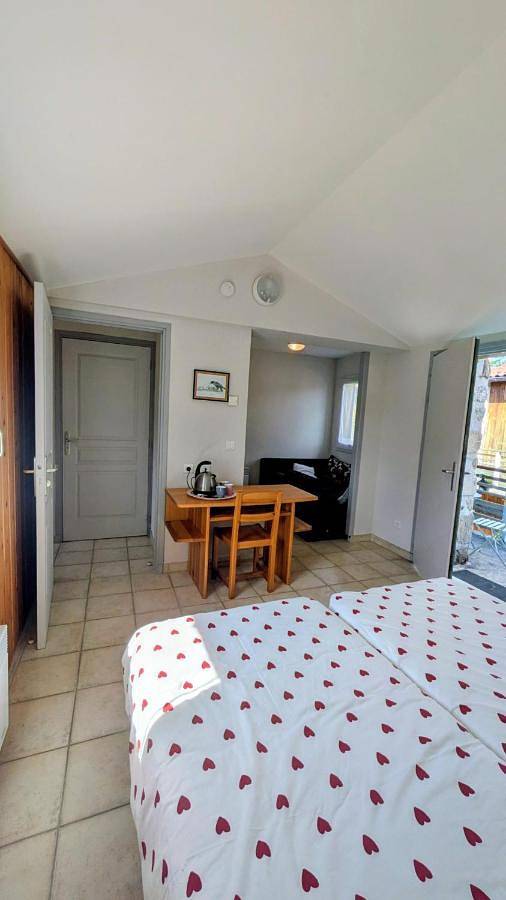 Suite privée Esther Gorges de l'Arzon près du Puy en Velay in Chomelix, Parc Naturel Régional Livradois-Forez