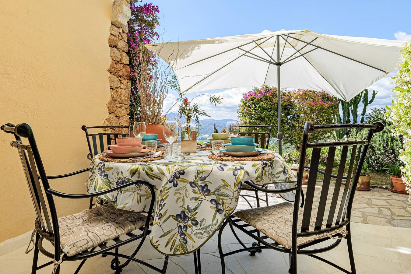 Appartamento Tartaruga 1 con vista montagna, Wi-Fi e aria condizionata in Cannigione, Arzachena