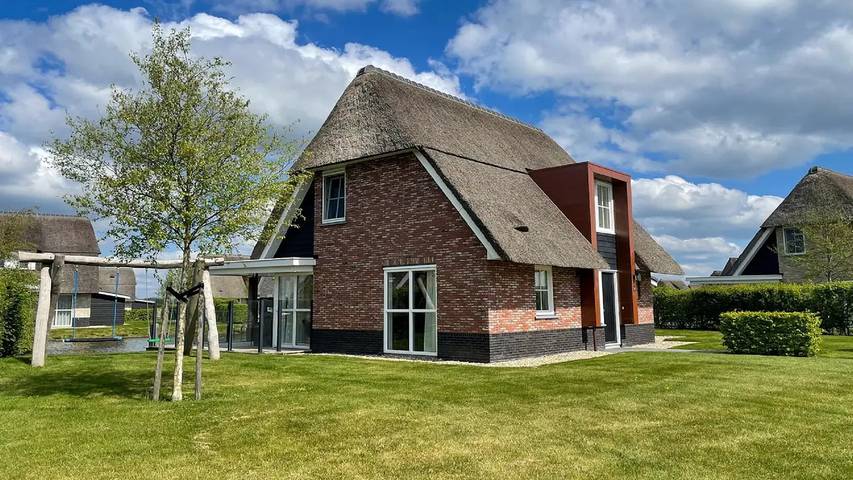 Ferienhaus mit Meerblick für 9 Personen, mit Sauna und Whirlpool sowie Garten