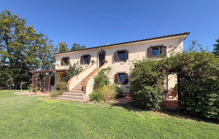 Gemütliche 2-Zimmer-Wohnung mit Pool und Garten in der Nähe des Stadtzentrums von Marina Velca in Tarquinia, Viterbo Provinz