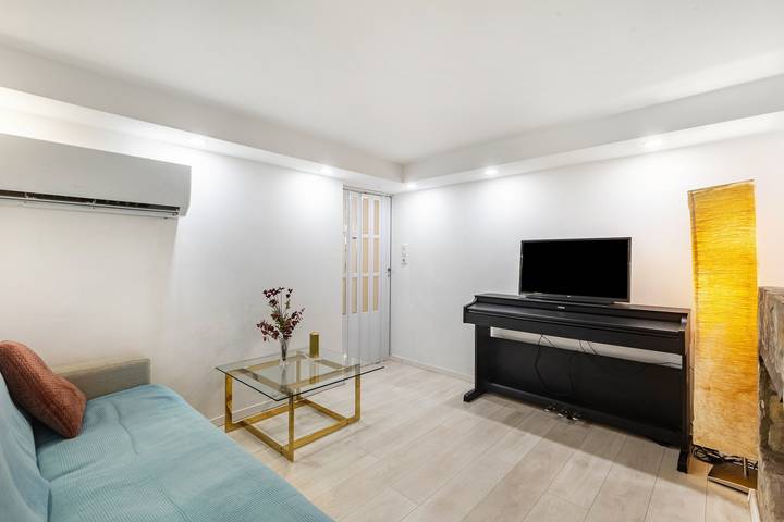 Ganze Wohnung, Ferienwohnung 'Living The Green' mit privater Terrasse, Wlan und Klimaanlage in Friedrichsdorf, Hochtaunuskreis