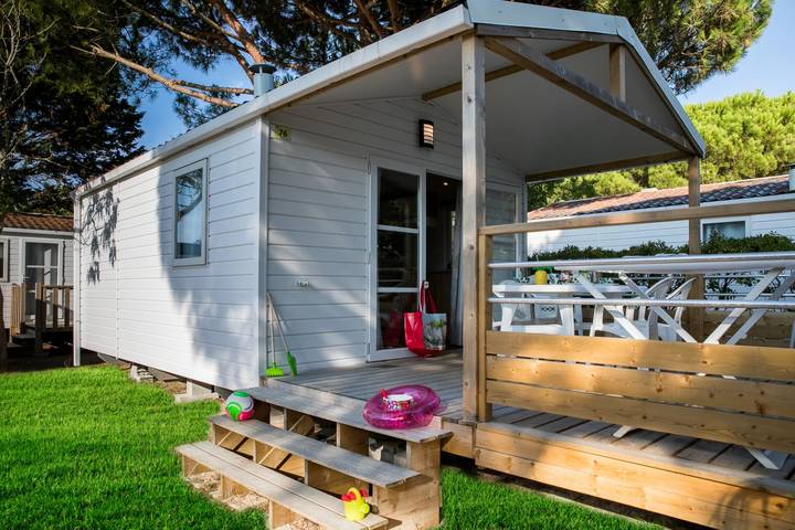 Bungalow für 3 Personen, mit Terrasse und Whirlpool sowie Pool und Sauna, kinderfreundlich - 1