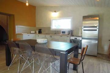 Gîte pour 10 personnes, avec jardin, animaux acceptés à Chelun